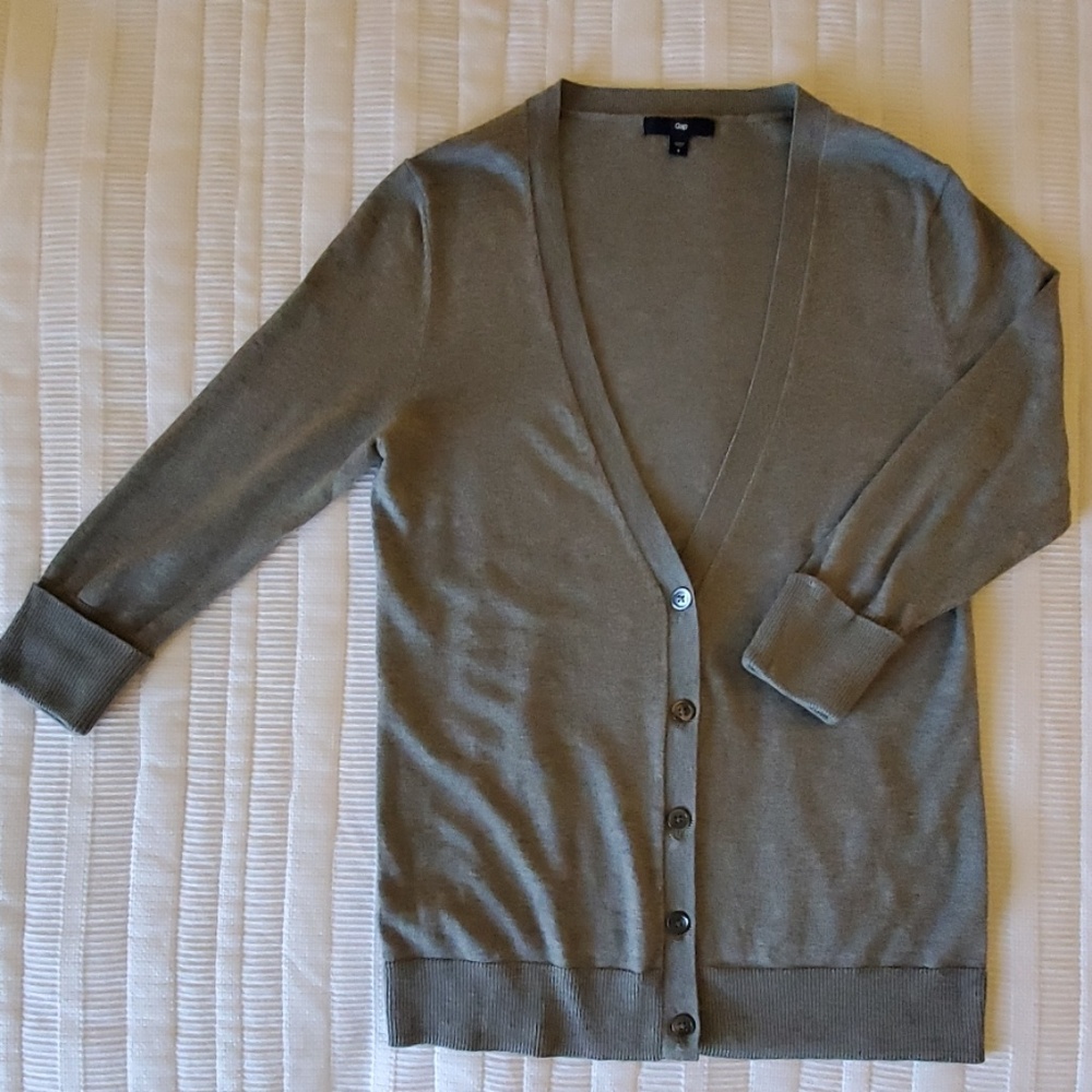 Gap V- neck sweater